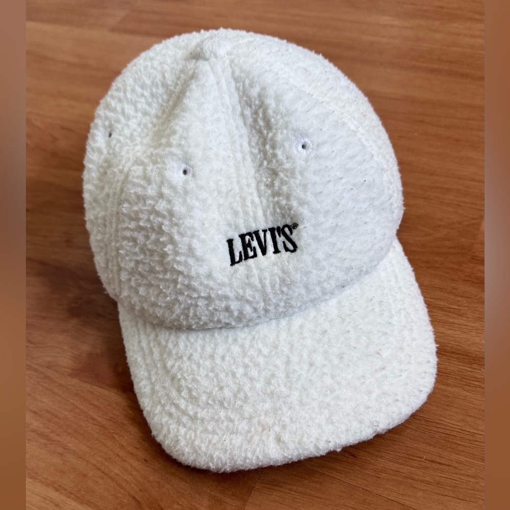 Levi’s Sherpa Fleece Baseball Cap – White, Adjustable